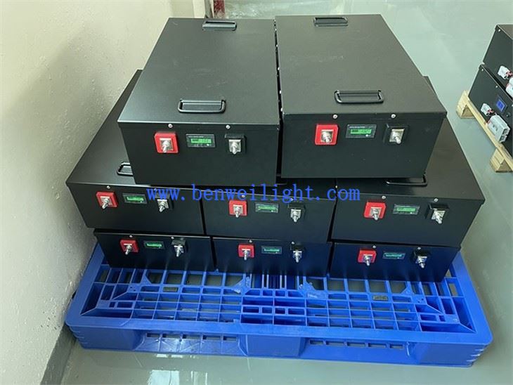 luminous solar battery