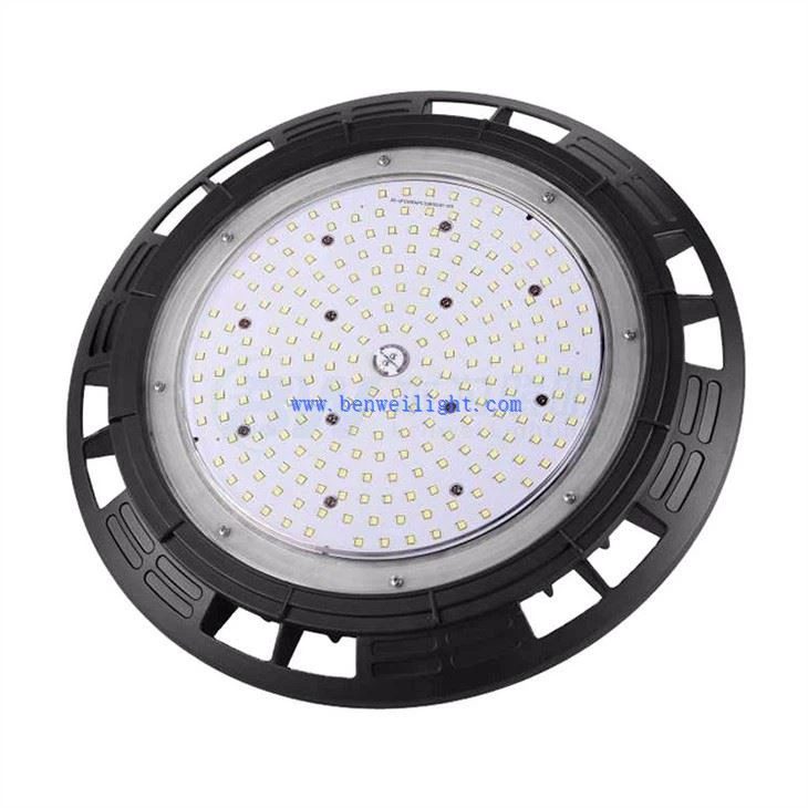 150W UFO LED High Bay Light pour les entrepôts et les supermarchés
