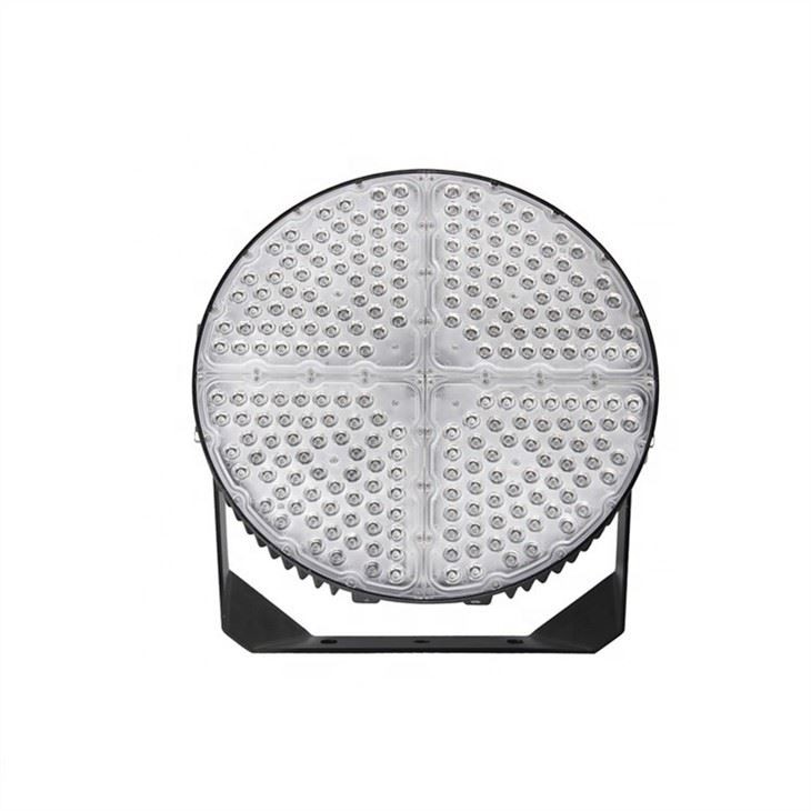 Luminaire au-dessus de la table de ping-pong