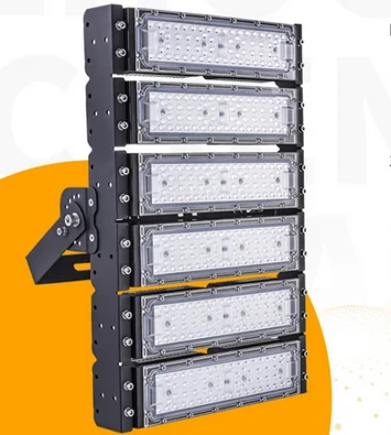 Un luminaire extérieur de 100 W avec une conception étanche, émettant une lumière blanche du jour de 6 500 K et bénéficiant d'une garantie de cinq - ans, idéal pour divers environnements extérieurs.