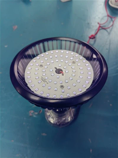 Lampe UV portable 365 nm pour inspecter la colle dans les usines de chaussures