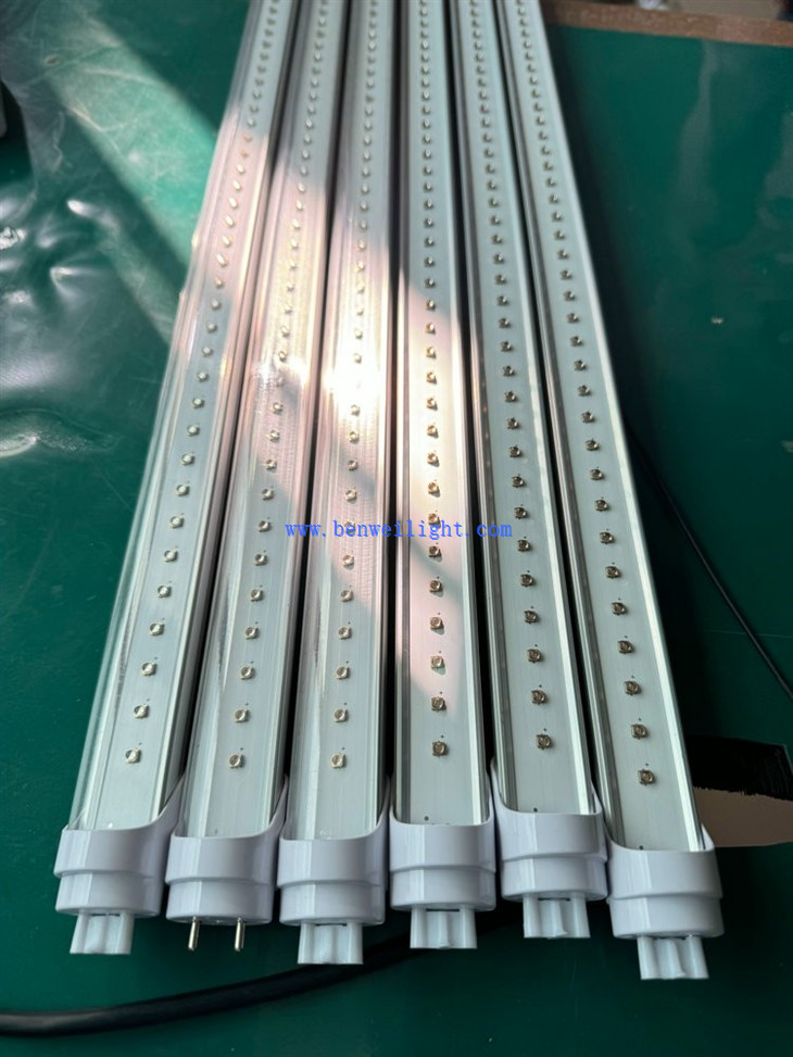 Tube lumineux de désinfection mené par Uv C